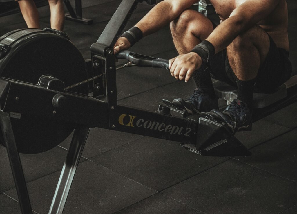 HYROX Breda training met sled push in high-end gym